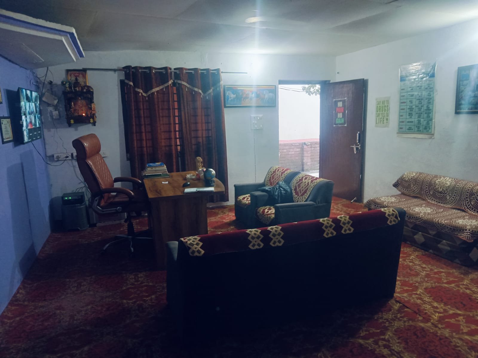 A consultation and conversation space at the centre.